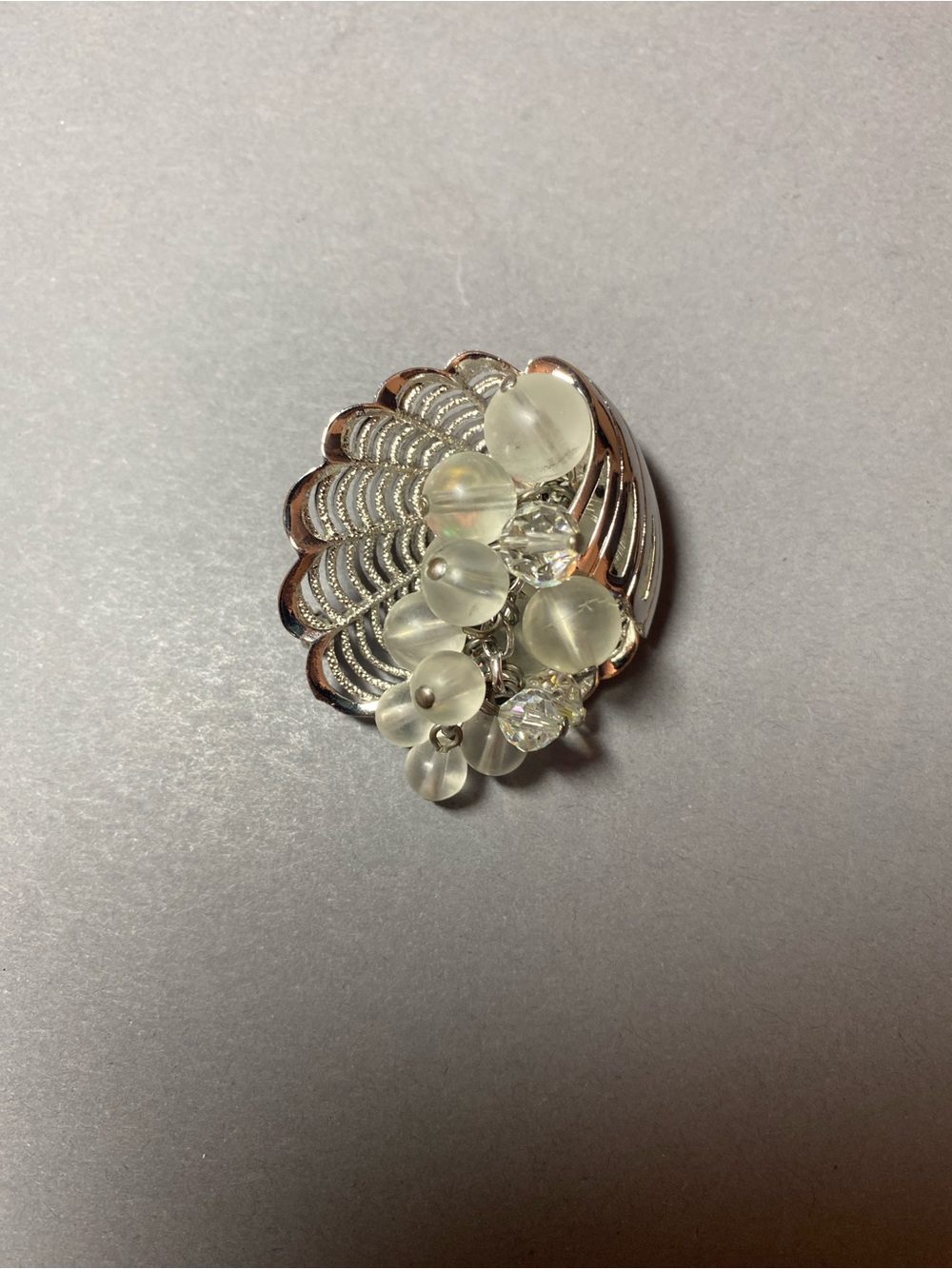 Vintage parklane scallop shell dangle brooch pin